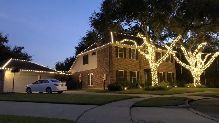 Friendswood Christmas lights installer serving the greater Houston area since 2011. Experienced, insured, and committed to your satisfaction!