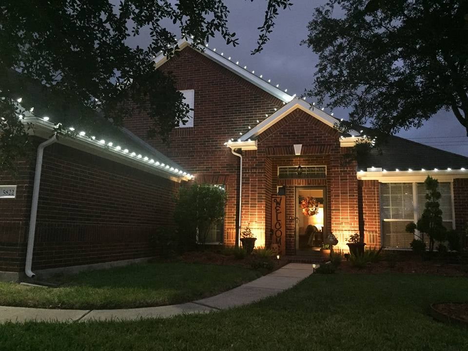 We install Christmas lights & holiday decorations for homeowners in Clear Lake, Pearland, Friendswood, South Belt-Ellington, Pasadena, & more!